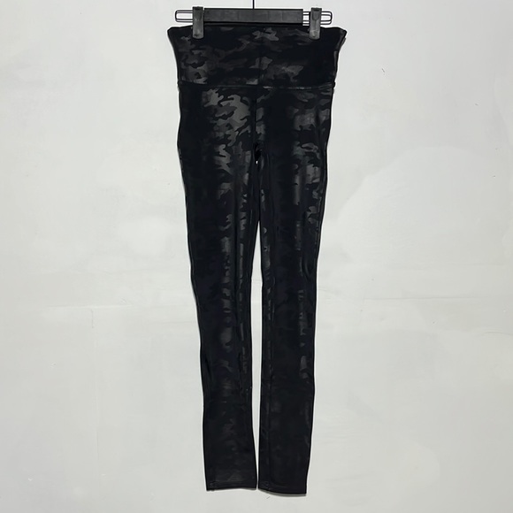 SPANX Slim Built In Contoured Power Waistband Tummy Shaping Camo Leggings Size M - Picture 2 of 7